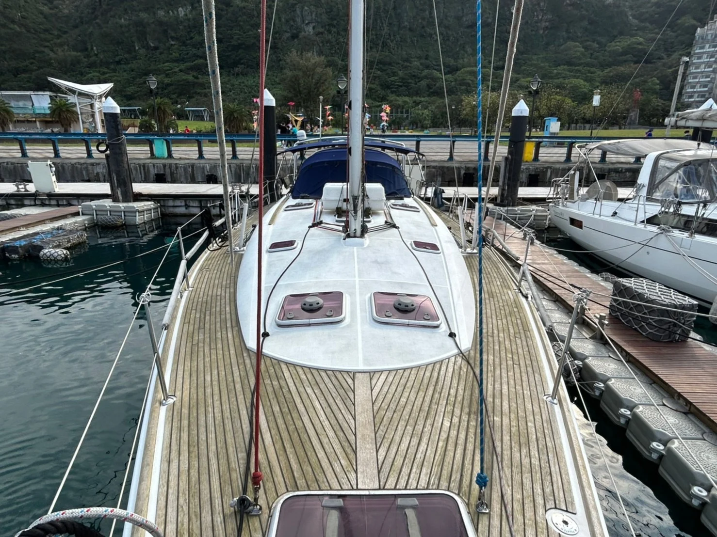 49ft Sailboat 2